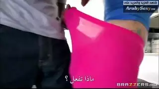 جماع مرن: مدربة يوجا ذات صدر كبير تحصل على قذف شرجي