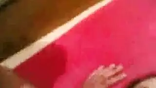 عاهرة مصرية تمارس الجنس مع طيار ثري مقابل المال