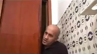 اب وابنه مع بنته غصب وبالعنف