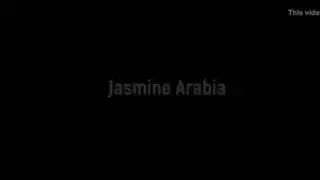 مشكلة مزدوجة: فتاة جزائرية وجمال محجبة في مشهد إكس إكس إكس