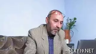 إغواء شبابي يؤدي إلى قذف عميق لمواطن مسن