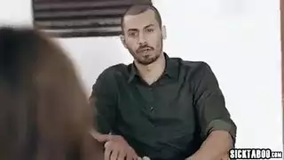 متعة قصوى: أم كبيرة الثدي تُضاجع بوحشية في وضع جنسي جامح