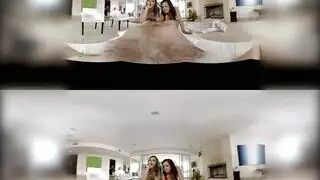 تجربة الواقع الافتراضي الداعرة: بنتان تمارسان الجنس مع زبر عملاق