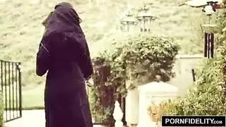 نجمة الأفلام الإباحية ناديا علي في رغبات الخادمة الملكية السرية