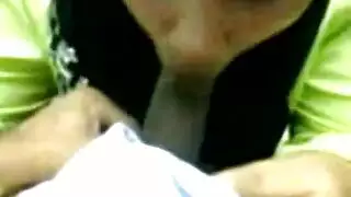 فتاة محجبة مثيرة تحب مص الزب وابتلاع السائل المنوي
