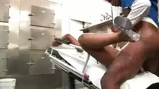 جلسة عاهرة مسنة: إباحية لأوهام المسنين