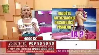 راكبة وقحة تظهر صدرها وتنيك