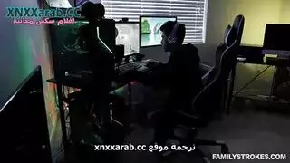 أغويت أخي بعيداً عن شاشة حاسوبه