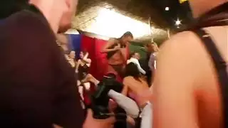 محجبه في مكان معزول