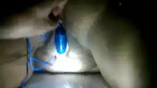 ضخ السائل المنوي عميقاً داخل فرجها المتسع