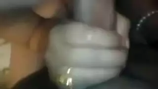 شرموطه مصريه بتمص فى الحمام وبتقوله كسمك زبرك فاجر