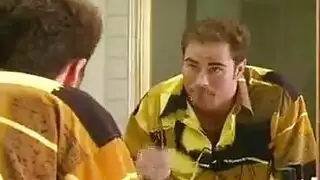سلوك بجانب السرير: جنس طبي ثلاثي عنيف