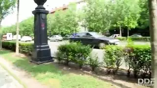 فتاة صغيرة تطالب بجلسة جماع قاسية وسريعة