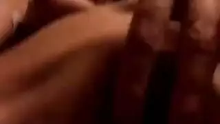عاهرة مراهقة تمص قضيب أسود سمين ثم تأخذه بعمق