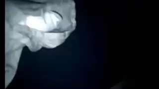 سمراء مثيرة تأخذ دسار ضخم في جنس شرجي صارخ