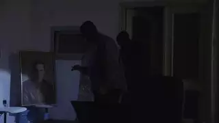 جماع عاشق لطيف من صديق ملثم ينتهي بقذف على الوجه