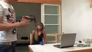 شاب حسي يأخذ قضيب وحش ضخم بعمق