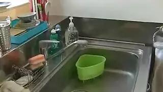 العاهرة السمراء هيتومي إيسوزو في جنس هاردكور متطرف