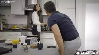 ممارسة الجنس بين الخادمة وسيدتها