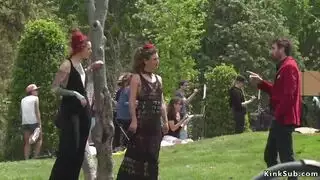 تمثيل زي الدب الإباحي: الجميلة الإسبانية تطلب لعق كس عنيف