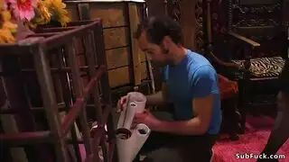 السيدة الرئيسية الشقراء تطلب دفعًا عنيفًا بوضعية الكلب