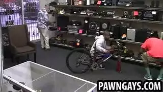 الملكة ميرا تأخذ قضيب إبنوسي كعاهرة ملكية