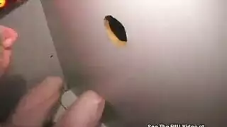المتأنق مص أخته