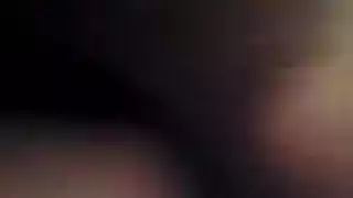 وشم مقلاع على شقراء في فيديو جنس صريح