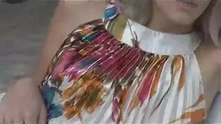 شقراء ذات أثداء كبيرة تقدم جنس وجه صريح