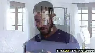مراهقة بيضاء تستسلم لهيمنة رجل أسود