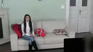 عرض مباشر: سمراء مغرية تقدم خدمة لقضيب ثم تأخذه كله