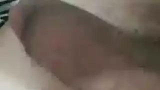رجل هندي قرنية في جلسة جوارب