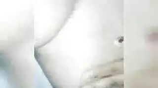 مهبل ناعم يُملأ في الأماكن العامة أثناء ارتداء الكعب