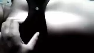 غارقة من كثرة القضبان في مشهد إباحي عنيف