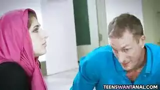 مشهد إباحي لمحجبة: لعق الطيز والكس ثم نيك عنيف
