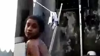 شريط سكس خاص لمراهقة كاد أفراد العائلة يدخلون