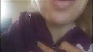 سكس فون صريح: شرموطة تروي حكاية نيك جماعي في الحمام