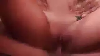 فيلم إباحي عنيف: تمديد طيزها وكسها بزب ضخم