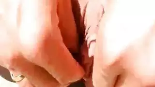 عرض كام صريح: امرأة ناضجة تلعب بكسها النابض