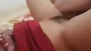 مهبل أبيض ناعم يتم تمزيقه بقضيب عشيقها الثخين في مشهد ساخن