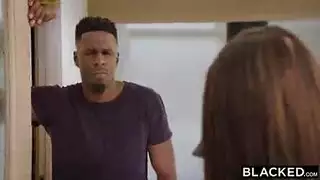 أثداء أنجيلا وايت تهتز بينما تركب زب ضخم