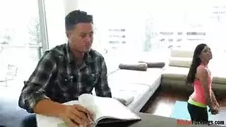 اخ ينيك اخته النايمة ويوقضها لتلقي زبه في كسها فيديو اباحي مجاني