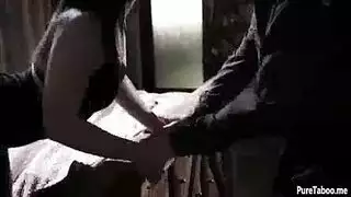 أول موعد يتحول لإباحي: نيك جانبي في سرير حبيبها