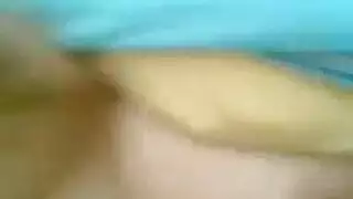 فتاة محجبة منهكة يتم توجيه الزب على وجهها بقوة
