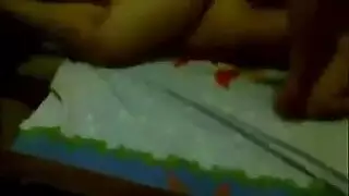 بيت دعارة مصري إكس إكس إكس: لقطات سرية لعاهرات عربيات يتم تعريضهن