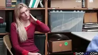 شخصية السلطة تناك مراهقة لاهبة على مكتبه
