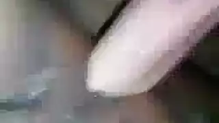 عاهرة مصرية تنشق من زب حصان عملاق