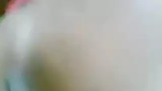 فتاة الحارة الخلفية تُملأ في الحديقة