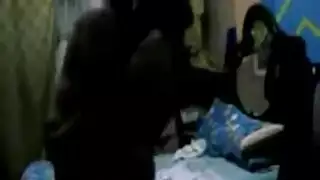 ابنة الأخ السكرانة تصبح فاحشة، تتوسل لعمل خالها الجنسي الصريح