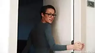 صابرينا باني هيجانة ممحونة تعبث بكسها وجسمها الغض و تدعوك لممارسة السكس معها